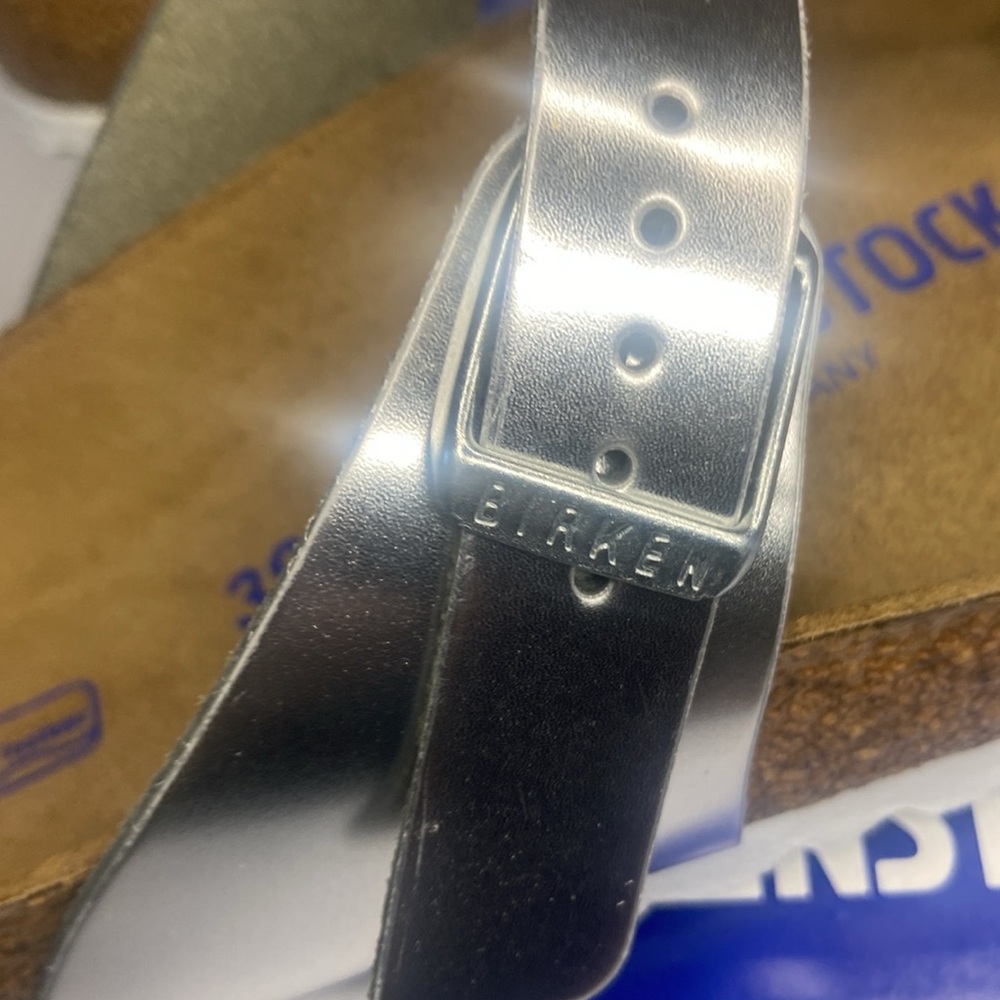 Birkenstock Gizeh leather silver sandals - Picture 9 of 9